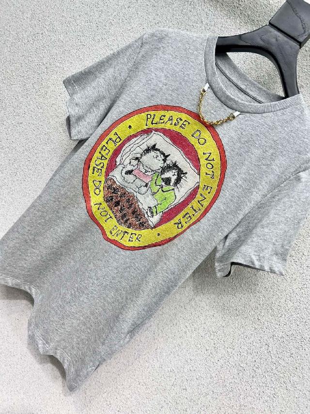 独家定制进口yb100%绵羊毛材质，胸口经典徽标字母刺绣图案点缀，上