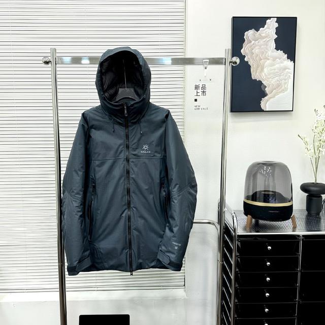 鹅绒，轻盈锁温，绒子含量90%，卓越保暖 持久舒适防，水、防风、透气、轻量、抗撕裂耐磨