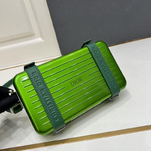 感觉档次又提高了一个度，尤其是实物小盒子采用了