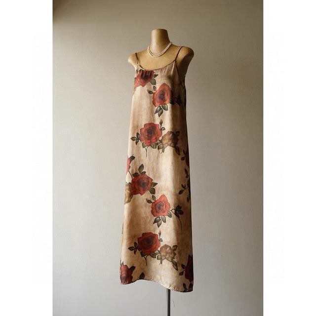 高级复古玫瑰吊带裙 棕底晕染浓墨重彩的玫瑰印花 像从