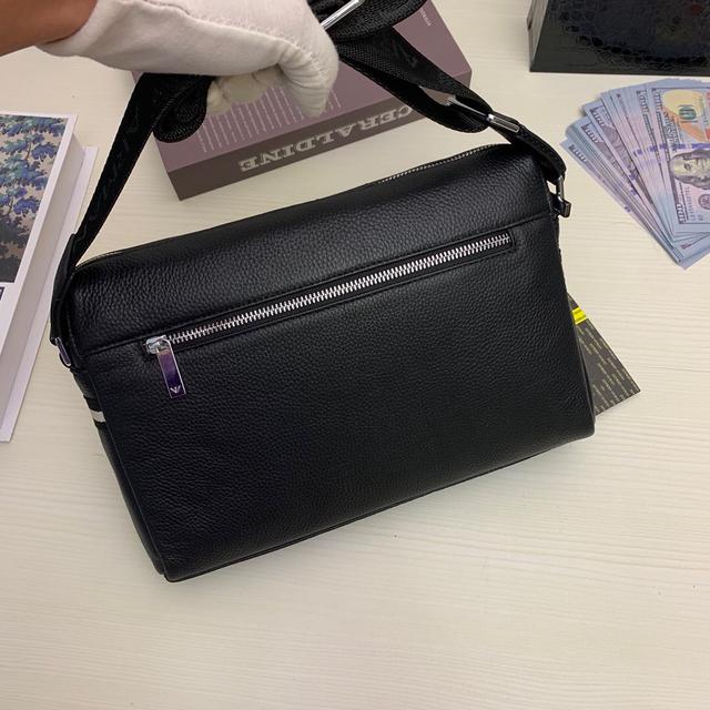 Armani 阿玛黑色。小牛皮进口