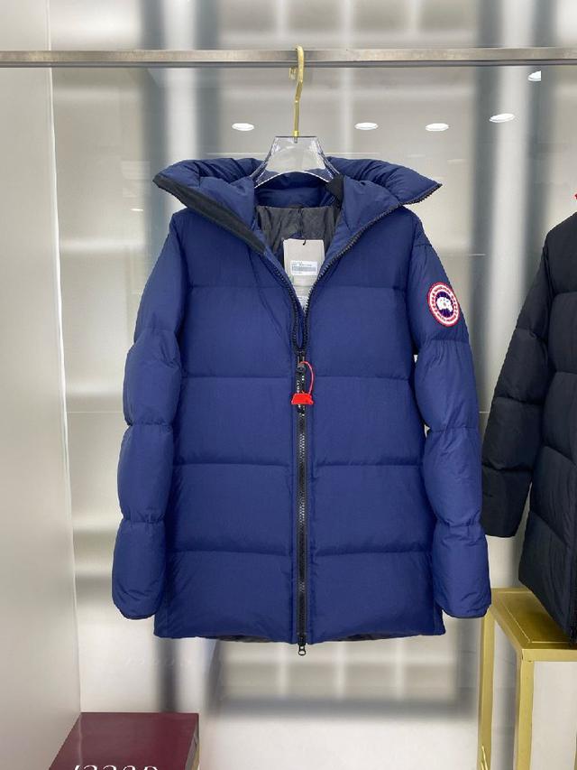 Paradigm 系列Expedition 派克大衣采用两种面料重新构想了我们具标志性