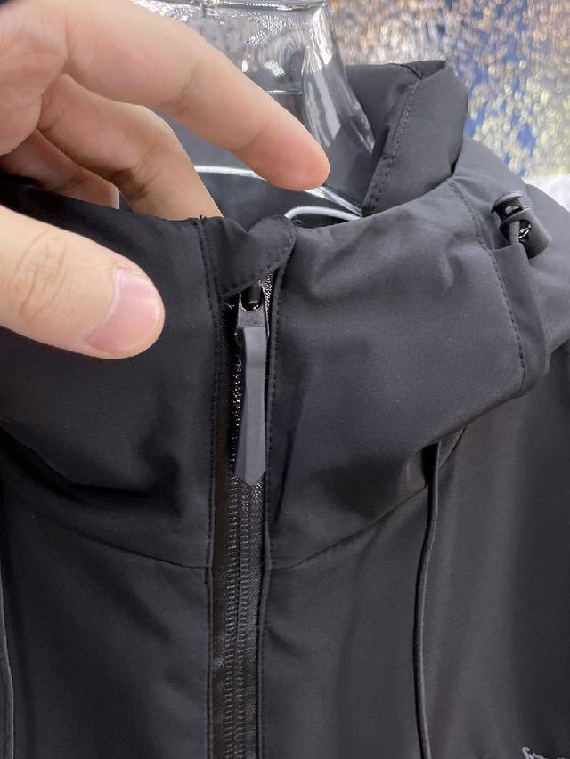 官网款2025秋冬新款羽绒服。这款号称羽绒服届最高端的