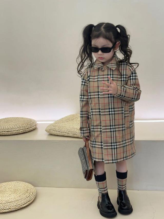 巴宝莉，高端童装，男女童双面穿风衣外套，定制风衣布面料