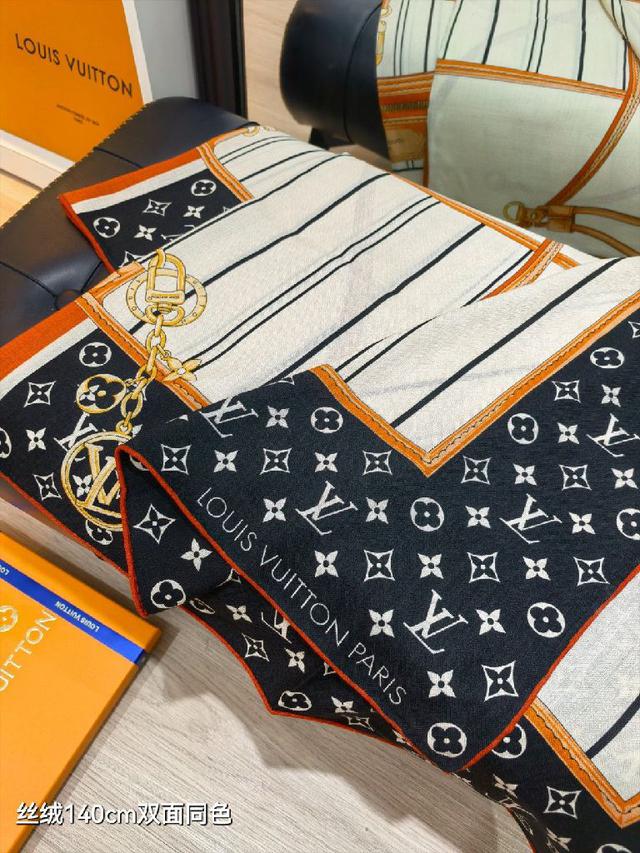 双面同色  140x140cm 70%羊绒30%真丝 LV x TM《My