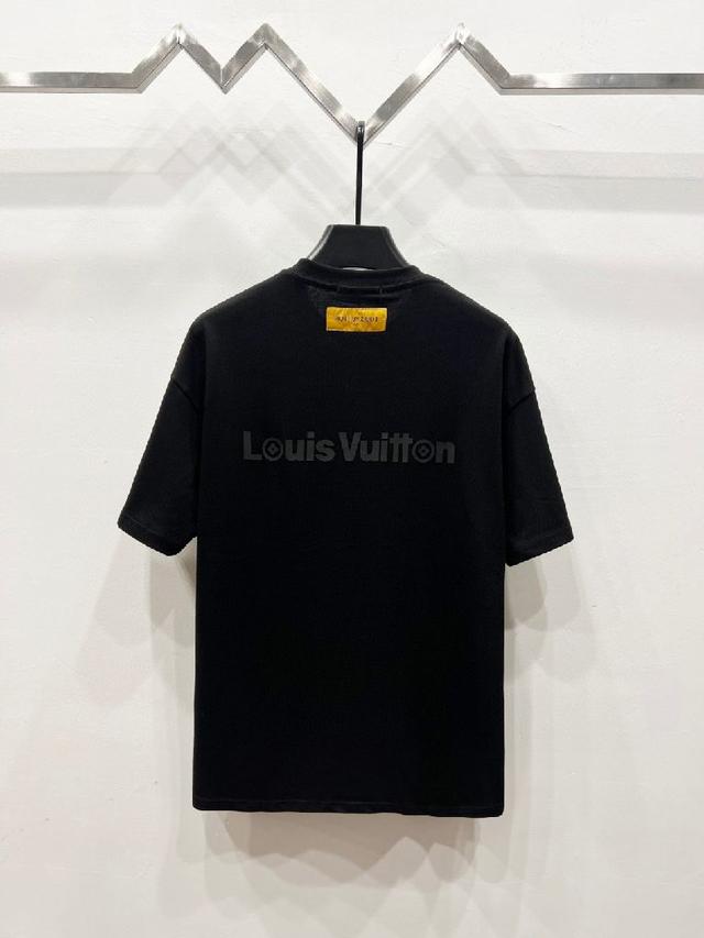 法国路威酩轩集团-LVMH旗下品牌，著名奢侈品箱包和皮具