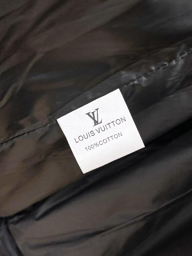 官网款2025秋冬新款羽绒服。这款号称羽绒服届最高端的，全