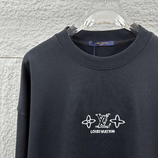 卫衣采用320g多支纱线纺织工艺 手感厚实 全棉面料 透气舒适 顶级质感