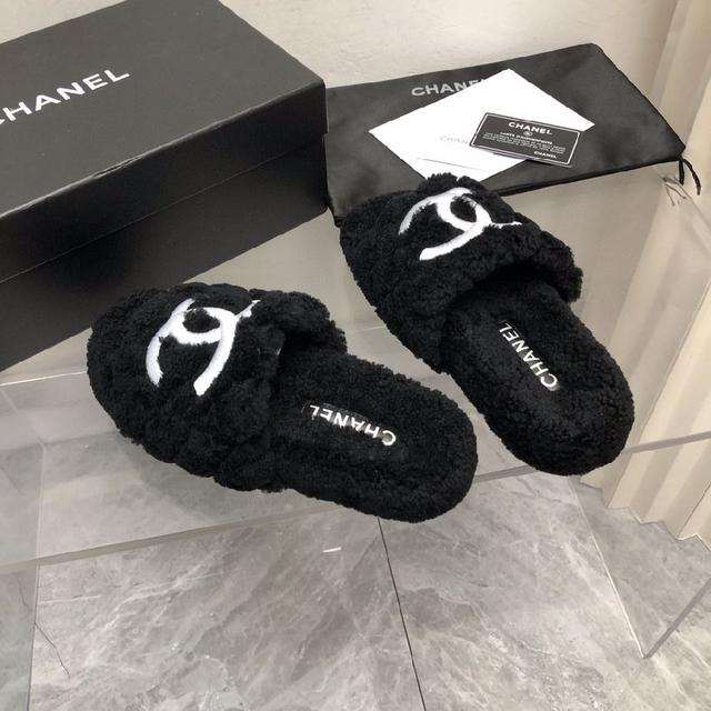 香家新款羔羊毛毛拖，脚感舒服，上脚显腿长