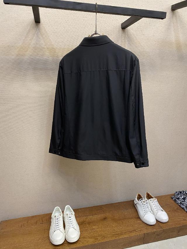 秀场新品，专柜windmate防风防水面料。上身有质感，