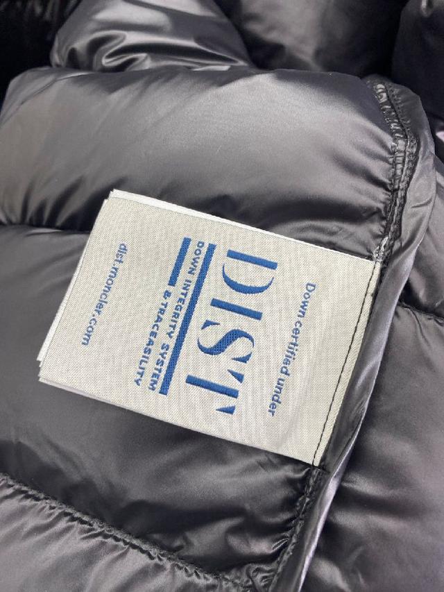 盟可睐#轻薄款/明星同款/羽绒夹克 描述： 受到8年代标致性外套的影响