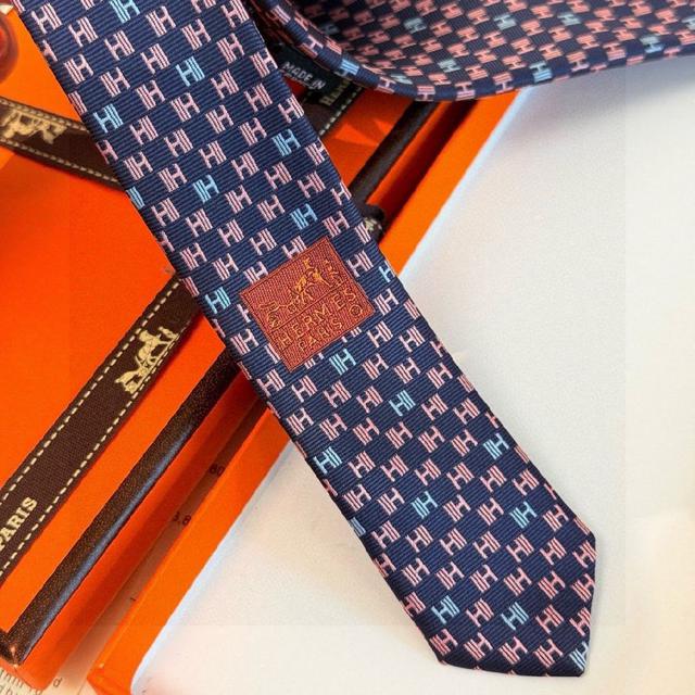 以活泼的动物或日常生活 事物为主题，让男士可以充分展示自己个性。