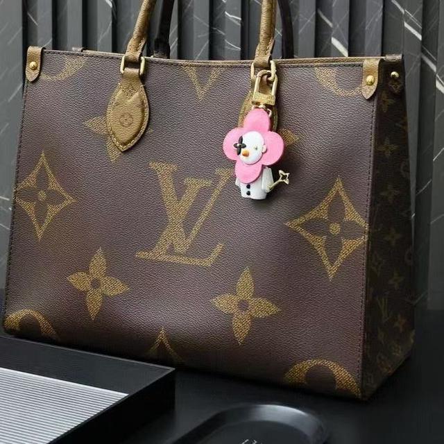 精致链条搭配星形吊坠，金属质感超好，