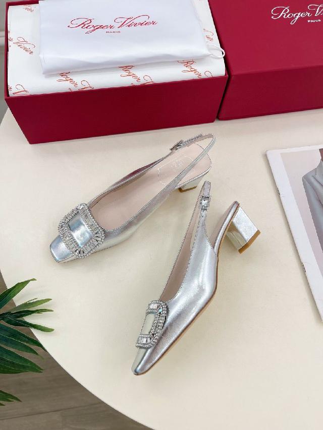 2025 春夏新品 Belle Vivier钻扣方跟后空鞋系列上新~