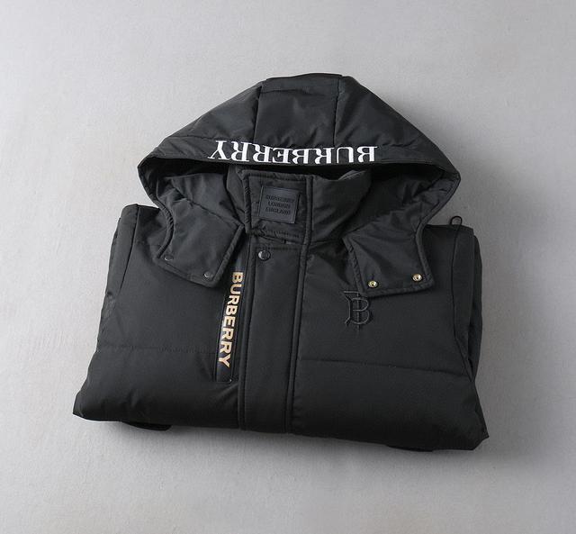 新款羽绒服。这款号称羽绒服届最贵的，全部90绒的