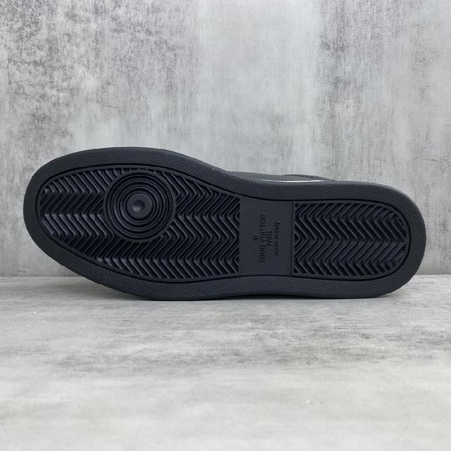 Louis Vuitton 23ss Rivoli 运动鞋为柔软牛皮革压印经典