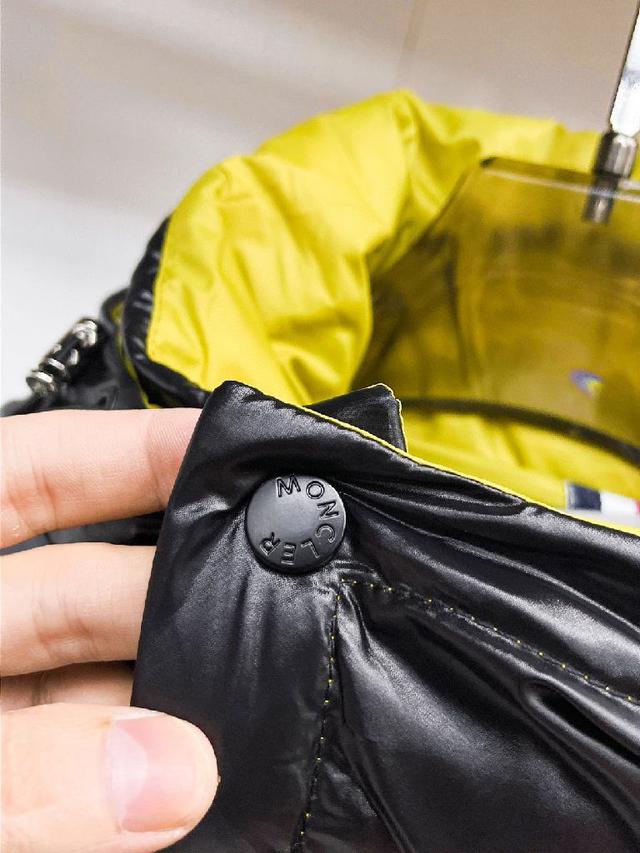 官网款2025秋冬新款羽绒服。这款号称羽绒服届最高端的，