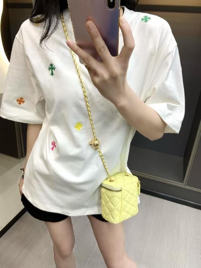 25SS 字母印花小短款短袖T恤 上身效果很棒，版型也好穿上去