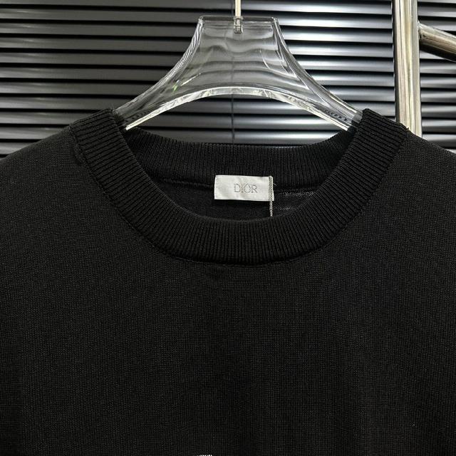 面料：羊毛混纺 辅料：全套定制原版辅料