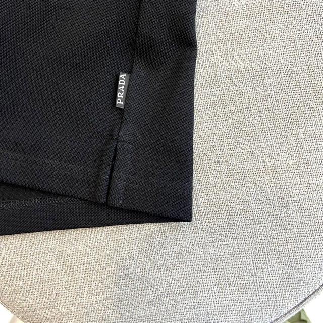 都市风十足 采用精纺纯棉面料手感软糯干爽，上身效果挺括有型