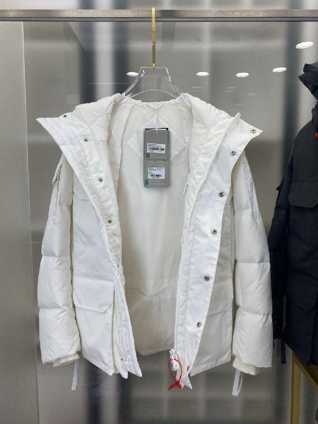 羽绒服2025最新款时尚设计师款羽绒外套.（连帽可拆卸
