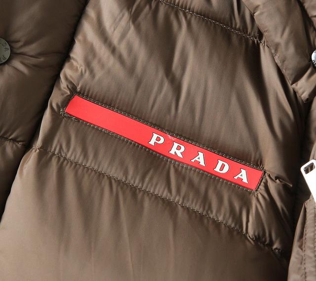普拉达🆕2025冬季新款羽绒服，袖子可脱卸，又可当羽绒