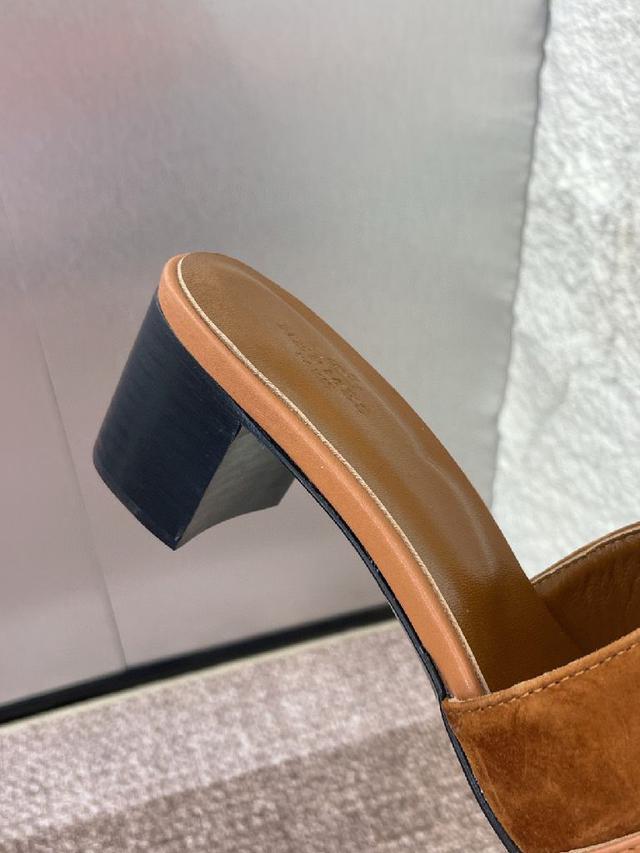 Hermes 春夏经典款 Giulia 粗跟拼色女鞋  H家 平底Kelly五金扣圆