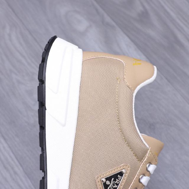 PRADA( 普拉达)商务休闲男鞋