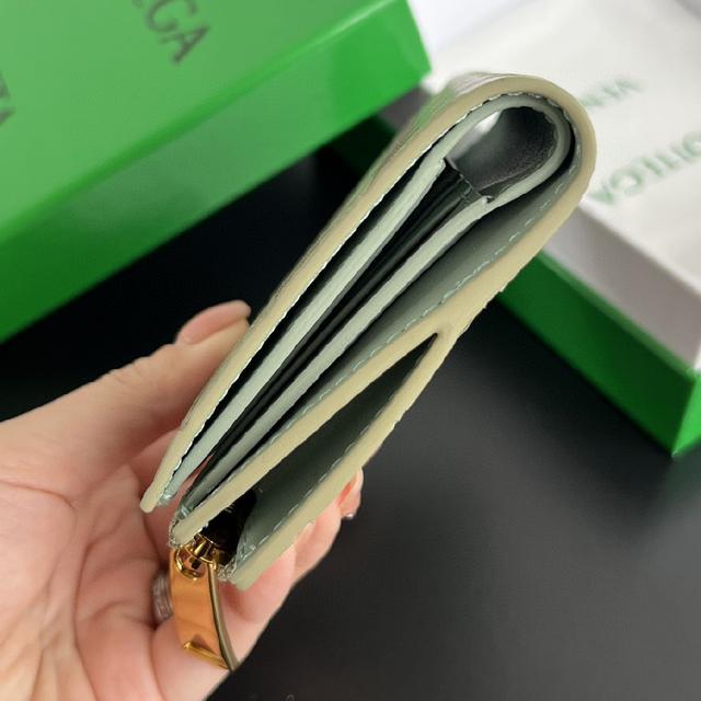 男女通用小巧精致的钱包☄️ 优雅时尚的造型 ，融合