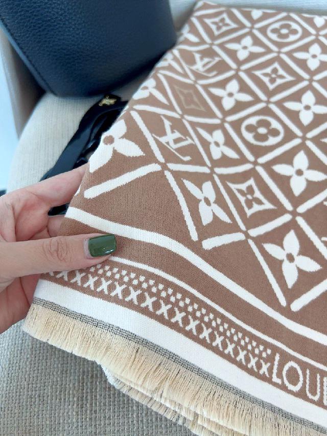 羊绒新款✨真心赞‼️【L贴饰花纹】Vivienne and