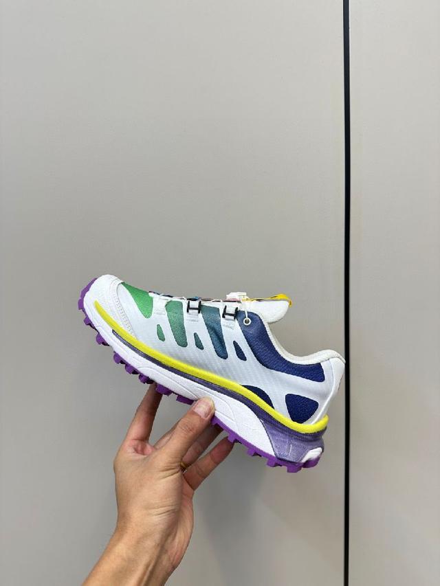 通过MM6大胆的设计视角，将Salomon这款传奇越野跑鞋重塑成适合街