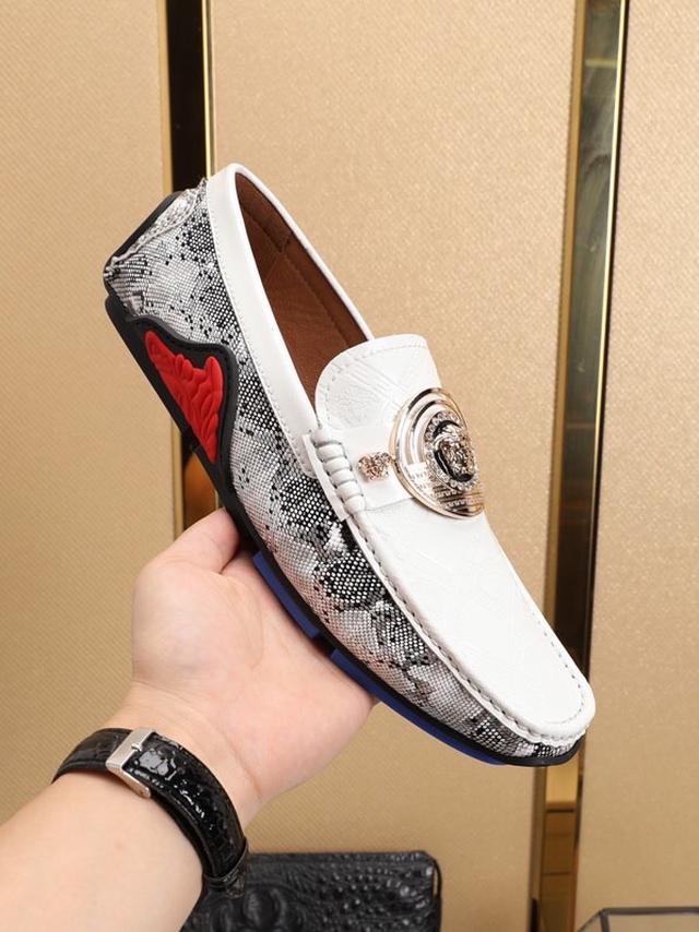 【VERSACE】新款豆豆鞋上市 官网1:1同步