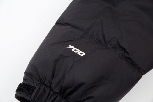 面料工艺：均为DWR放泼水面料(DWR需要有国际认证）均为防尘鸭绒～填充物：均为700蓬松度白鸭绒