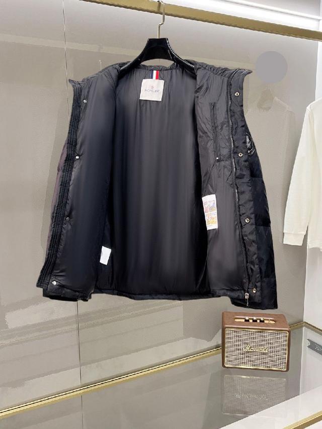 2025秋冬新款羽绒服。这款号称羽绒服届最贵的，全部90绒的
