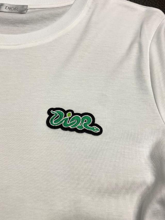 刺绣采用平面刺绣工艺，原版定染亚光线，与市场通货有分别