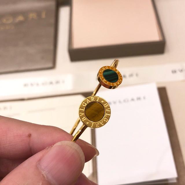 精工版 宝格丽 天然孔雀石双面翻转手镯