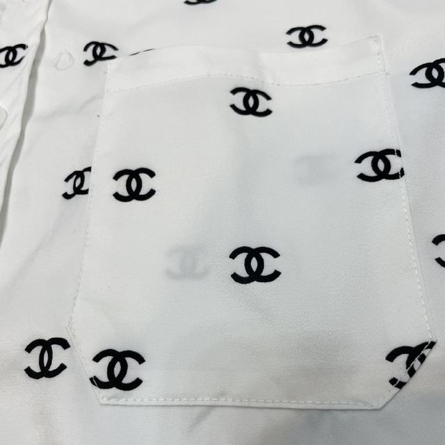 圣罗兰 可遇不可求    轻奢小华丽，繁星飘带黑衬衫！这件给大家用来做搭配很好用