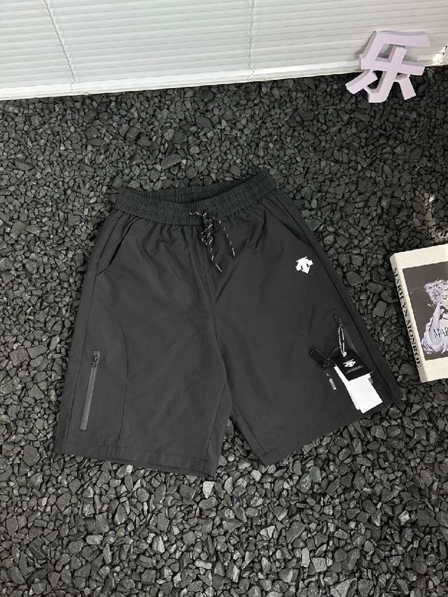 DESCENTE迪桑特立体感硅胶Logo标志！短袖T恤夏季运动休闲透气T恤