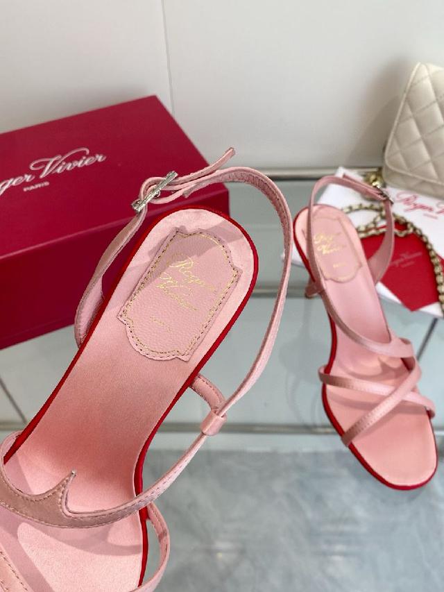 Roger Vivi   SS26早春新款凉鞋