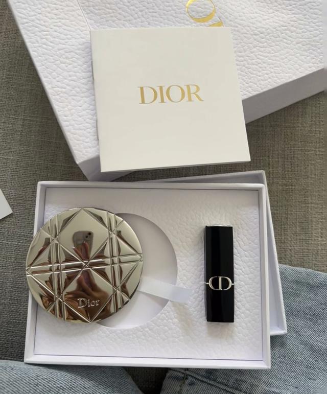 DIOR 經典緞光唇膏 #720 玫瑰奶茶｜1.5g精巧版禮盒 贈：DIOR 高訂立體鏡面隨身鏡