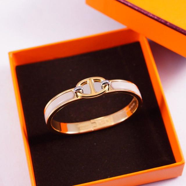 mini clic白色黄线猪鼻子手镯 温柔细致的白色，超级好看阿阿阿