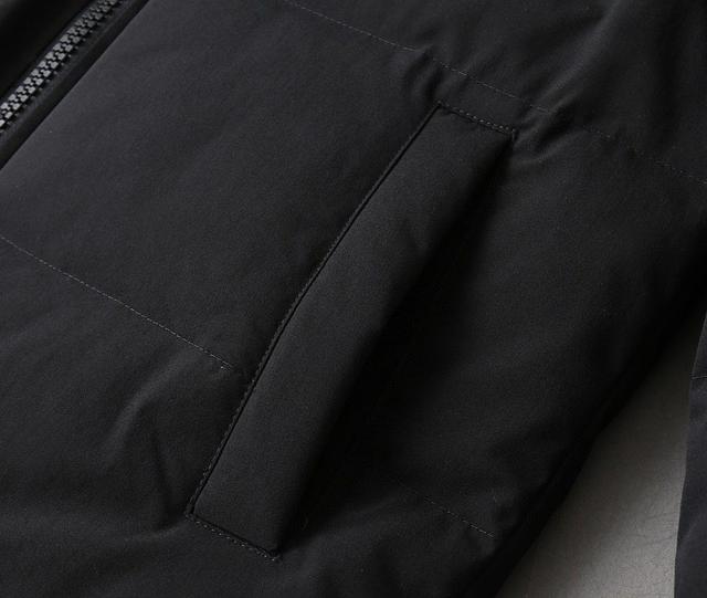 秋冬新款羽绒服。这款号称羽绒服届最贵的，全部90绒的