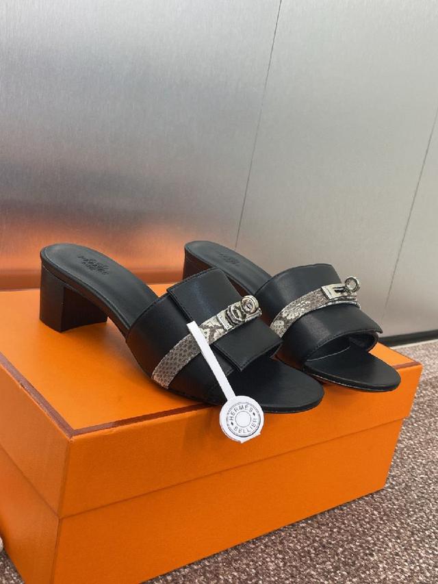 Hermes 春夏经典款 Giulia 粗跟拼色女鞋  H家 平底Kelly五金