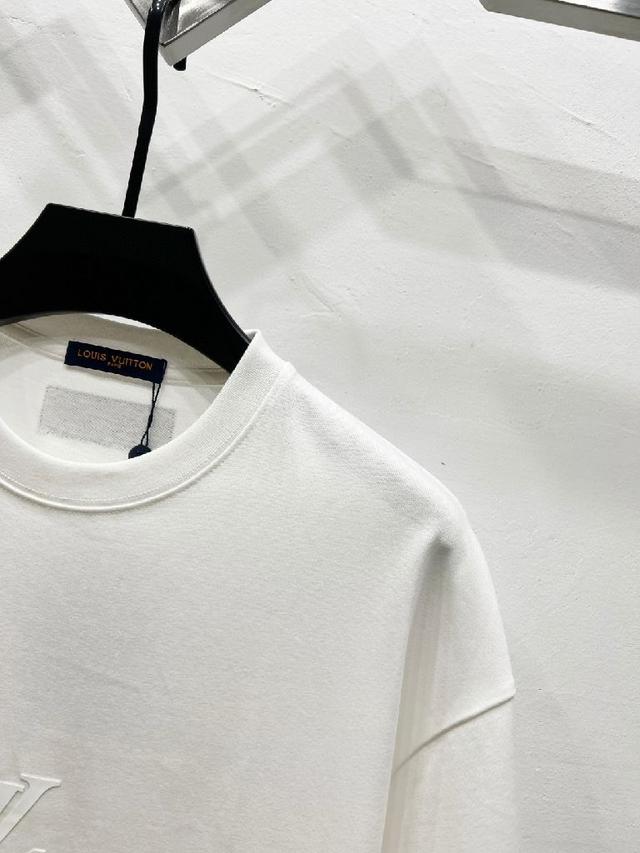 法国路威酩轩集团-LVMH旗下品牌，著名奢侈品箱包和皮具