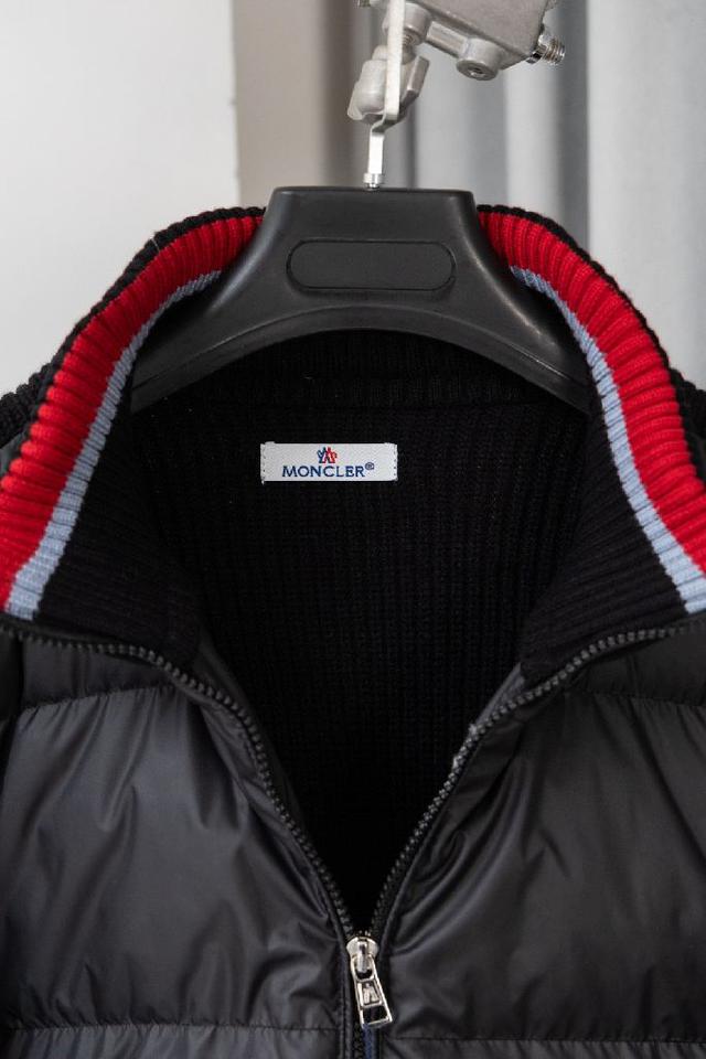 采用纯羊毛针织袖与90 白鸭绒填充的羽绒前片拼接，针织部分柔软透气