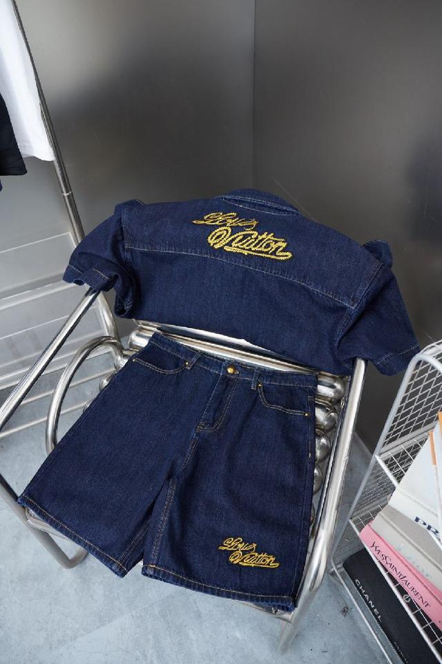 上身百搭有型，经典不过时 日常休闲轻松切换场合的翻领POLO衫，从内到外散发着儒雅气质