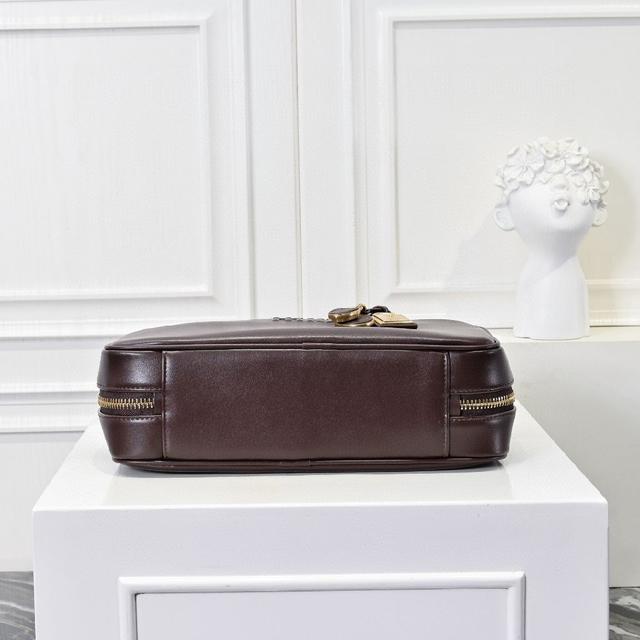 中号MiuMiu 2025新款中号挂饰款公文包已上线啦