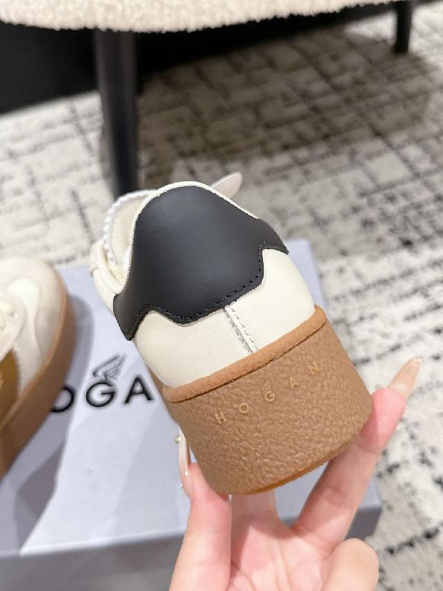 原版购入开发 做货 这款Platform系列运动休闲鞋，线条勾绘