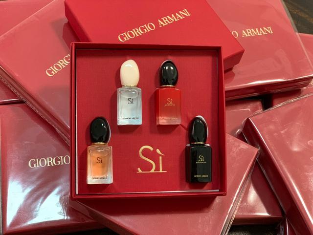 Giorgio Armani 亞曼尼 'Sì' 系列四件套淡香精 7ml 迷你款套盒禮盒