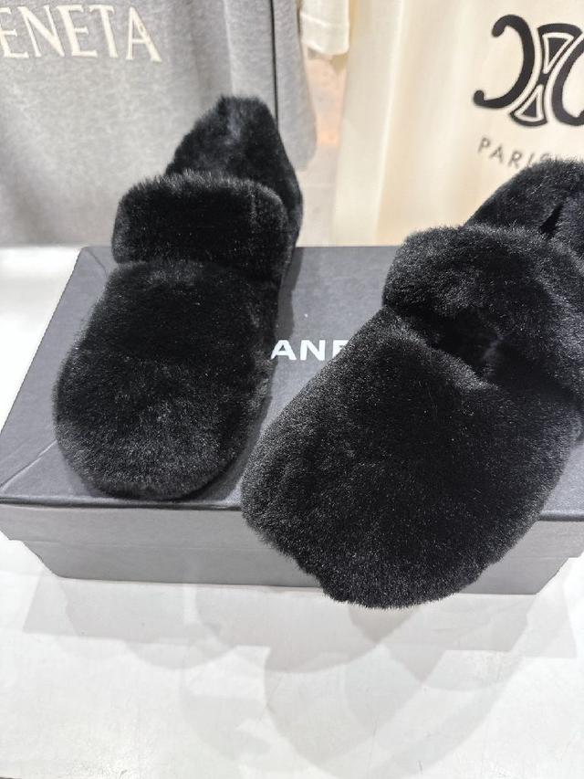 这款毛毛玛丽珍真的是真太可爱了 柔软蓬松的毛毛，舒服暖脚!